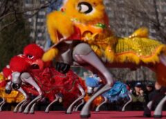 Aksi Robot Hiasi Hari Kedua Perayaan Tahun Baru Imlek 2577 di China